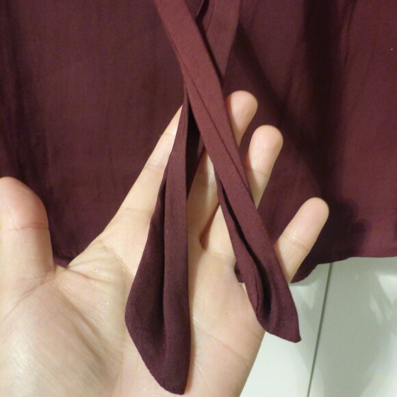LE CHATEAU maroon v-neck top with ties - Picture 6 of 11